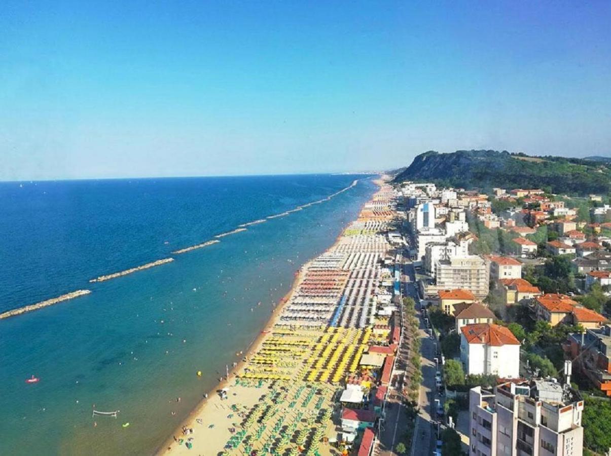 Casa Gramsci Luxury Apartment Песаро Екстериор снимка