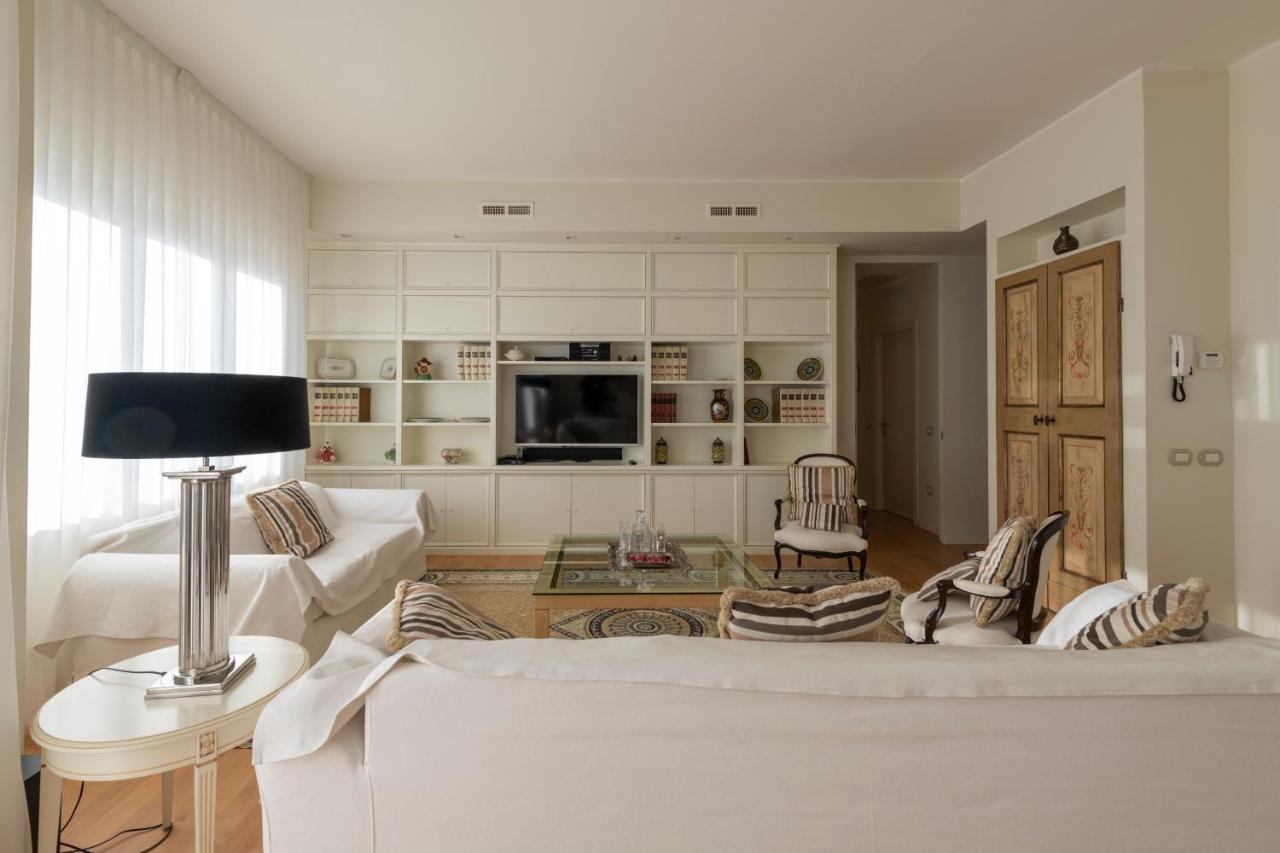 Casa Gramsci Luxury Apartment Песаро Екстериор снимка