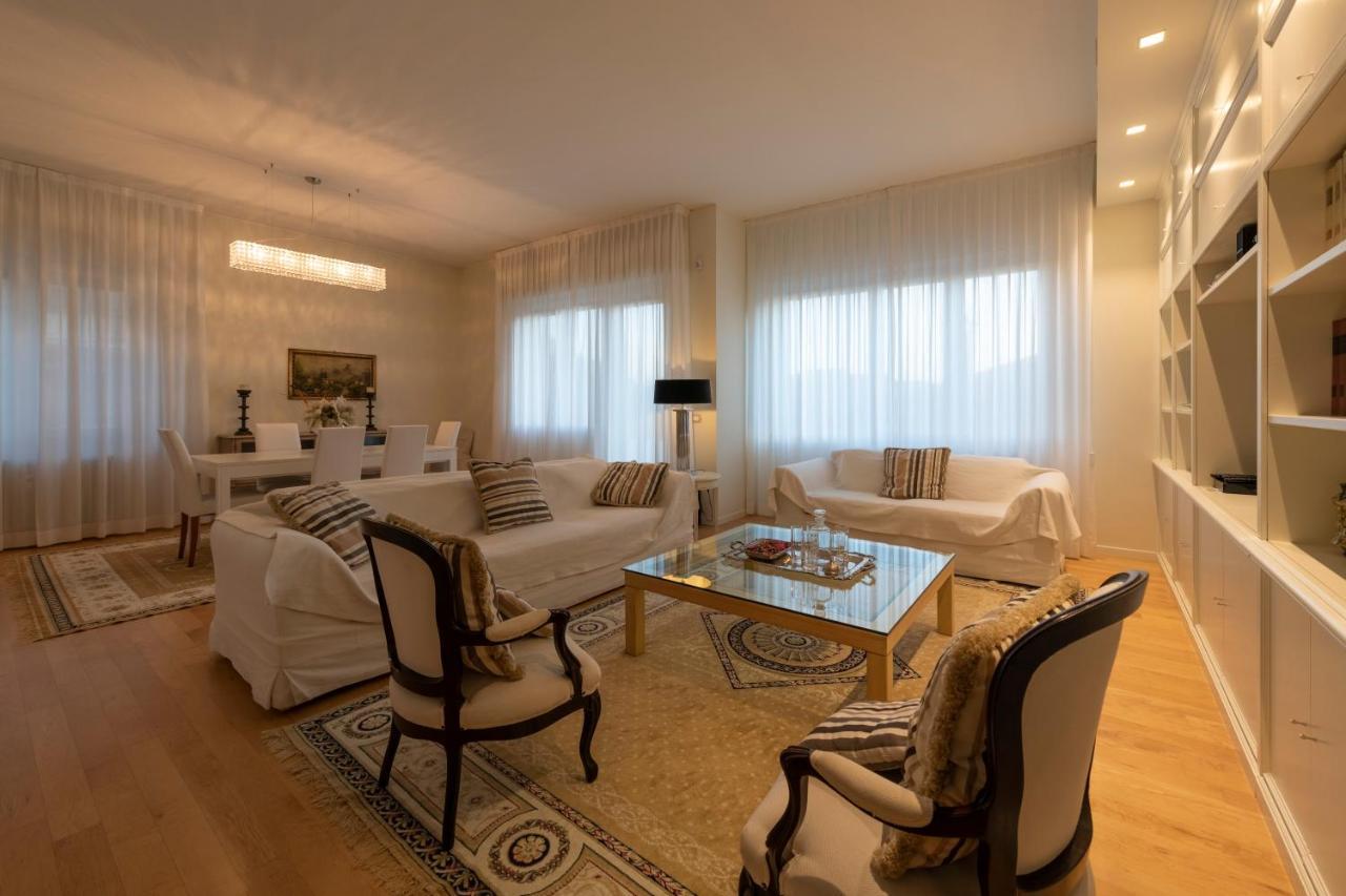 Casa Gramsci Luxury Apartment Песаро Екстериор снимка