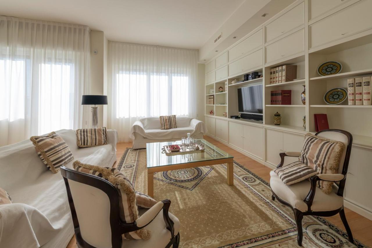 Casa Gramsci Luxury Apartment Песаро Екстериор снимка