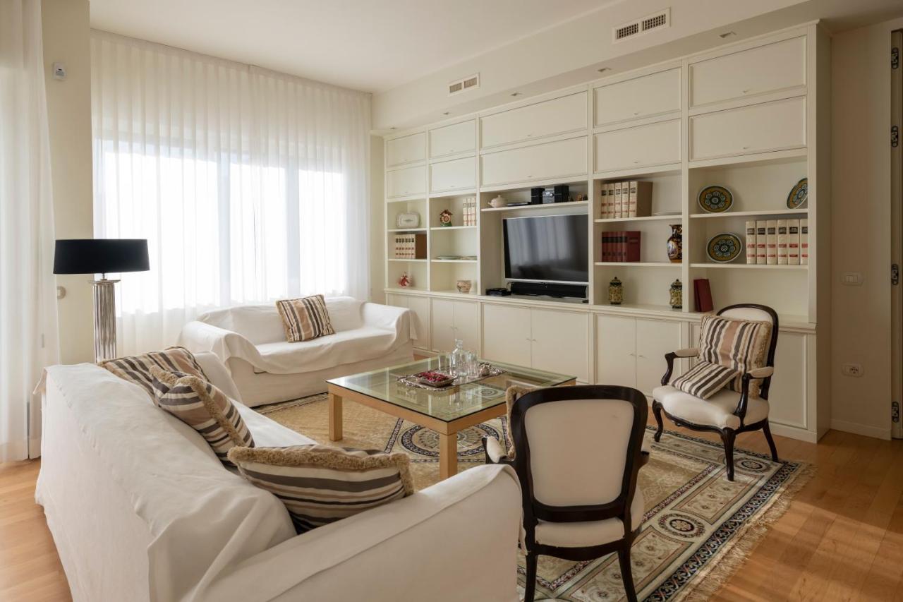 Casa Gramsci Luxury Apartment Песаро Екстериор снимка