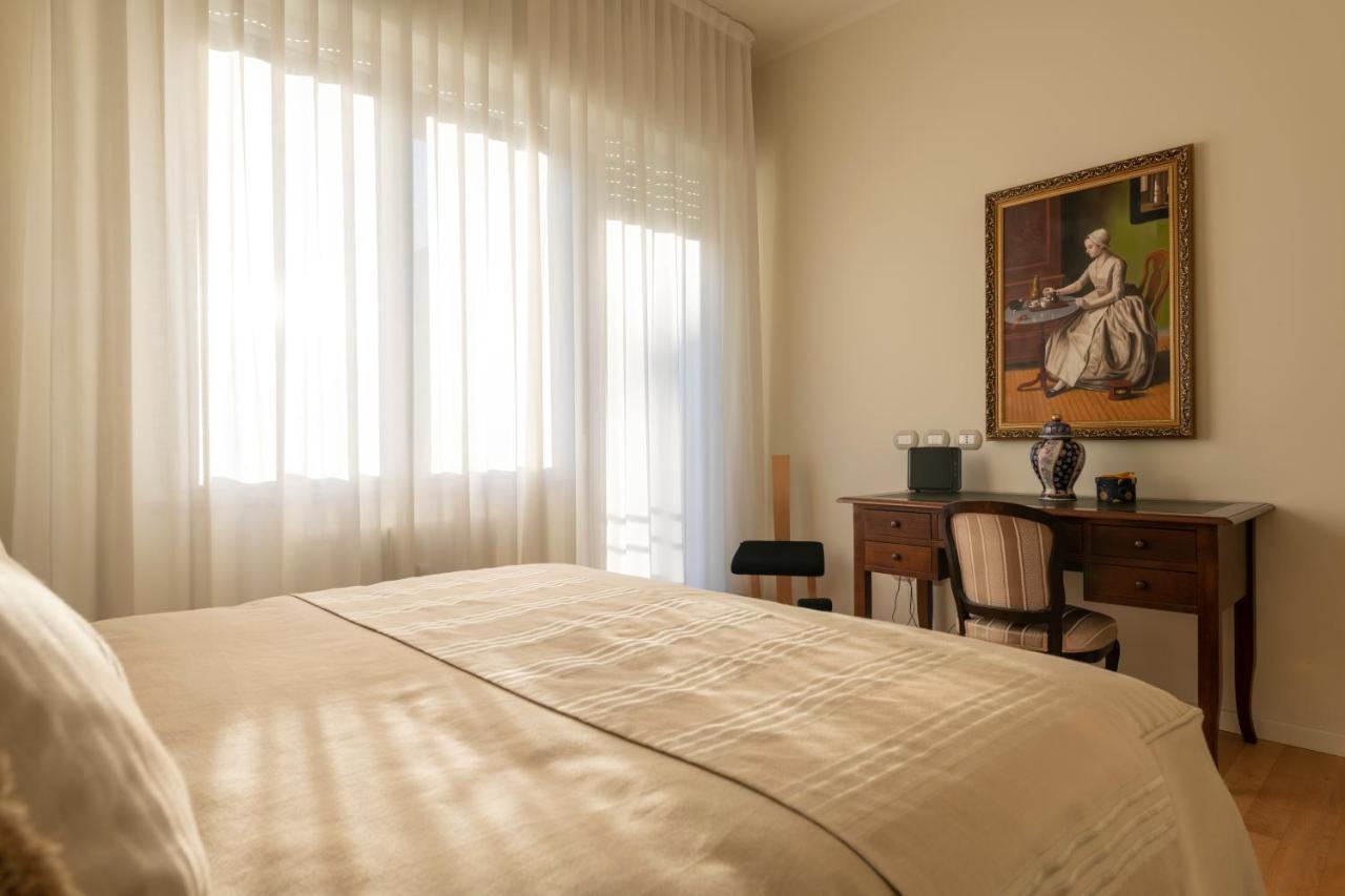 Casa Gramsci Luxury Apartment Песаро Екстериор снимка