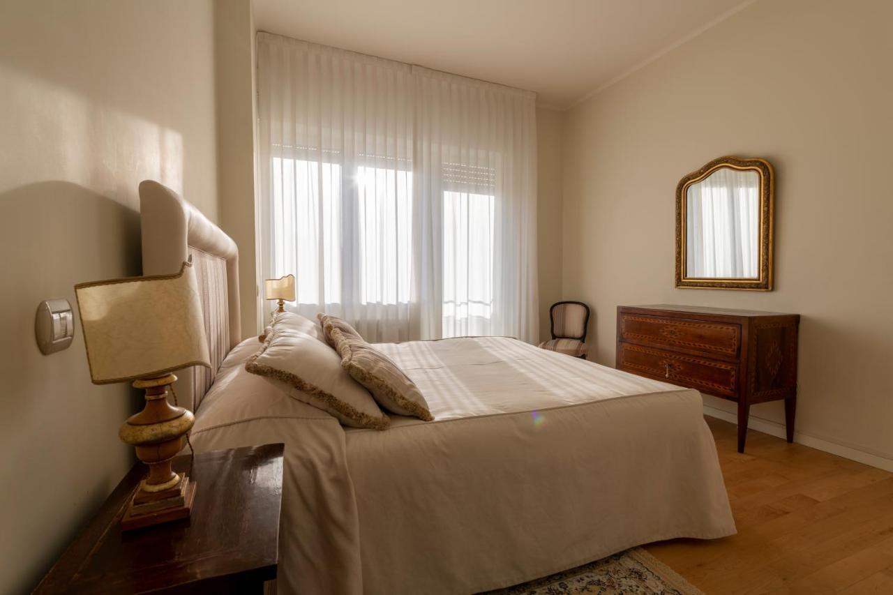Casa Gramsci Luxury Apartment Песаро Екстериор снимка