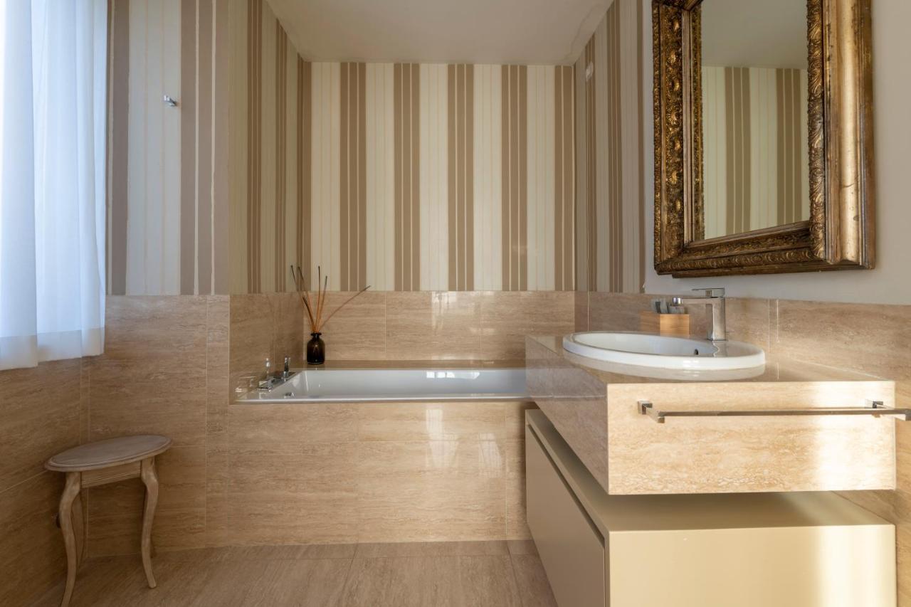 Casa Gramsci Luxury Apartment Песаро Екстериор снимка