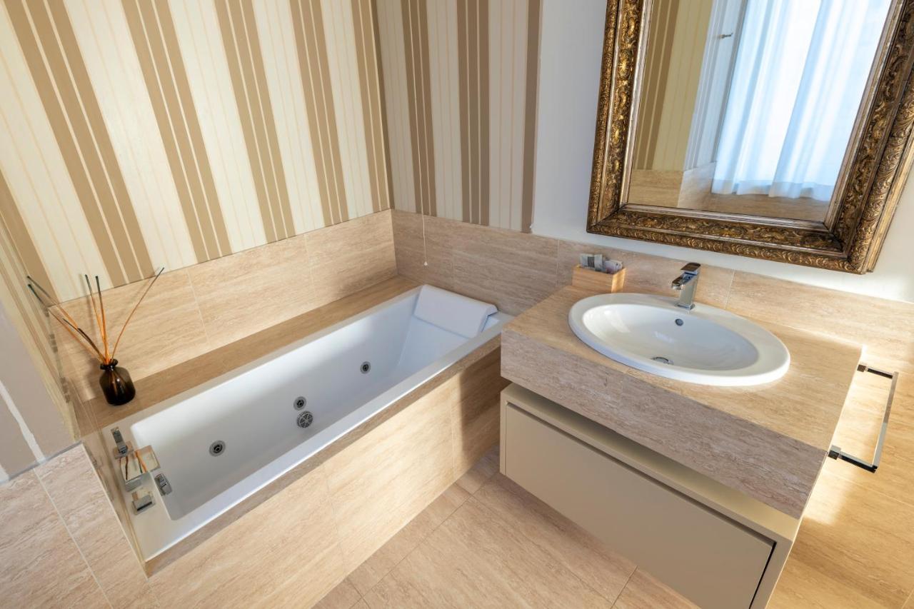 Casa Gramsci Luxury Apartment Песаро Екстериор снимка